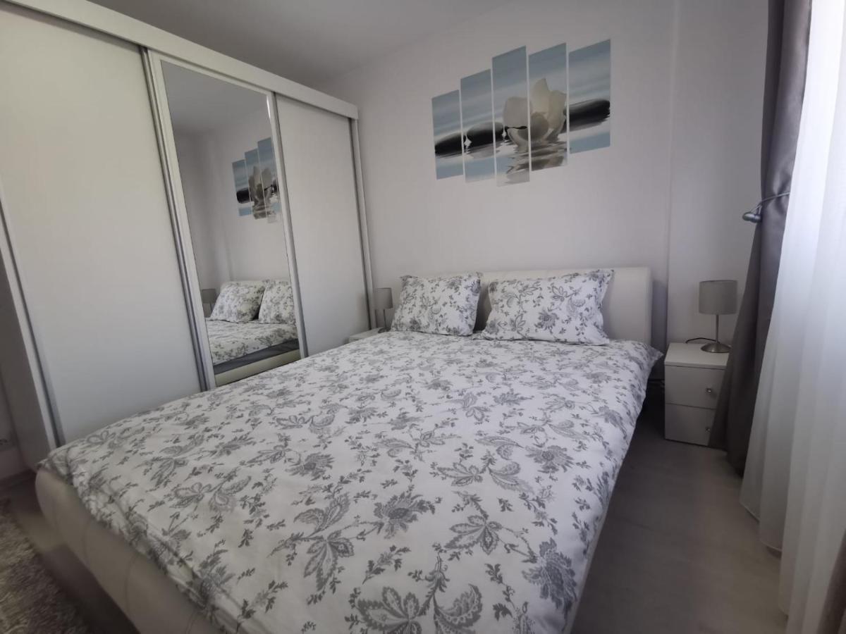 Apartament Regim Hotelier Deva Exterior photo